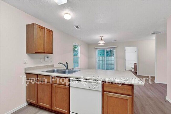 Building Photo - 8001 Vinemont Pl NW