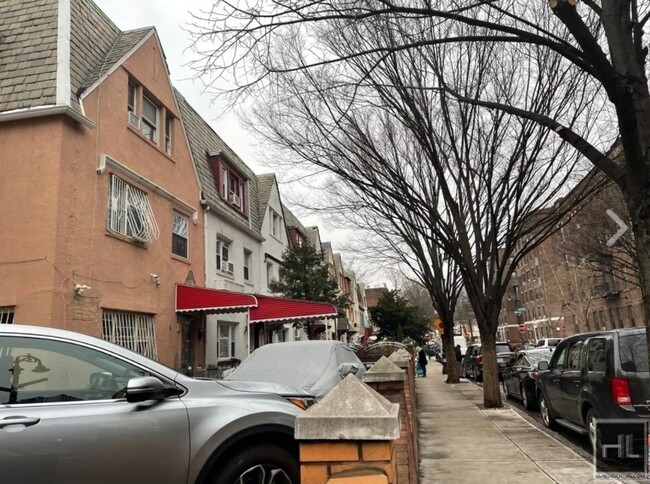Building Photo - XXL ROOM FOR RENT  NEWKIRK AVENUE PRIME DI...
