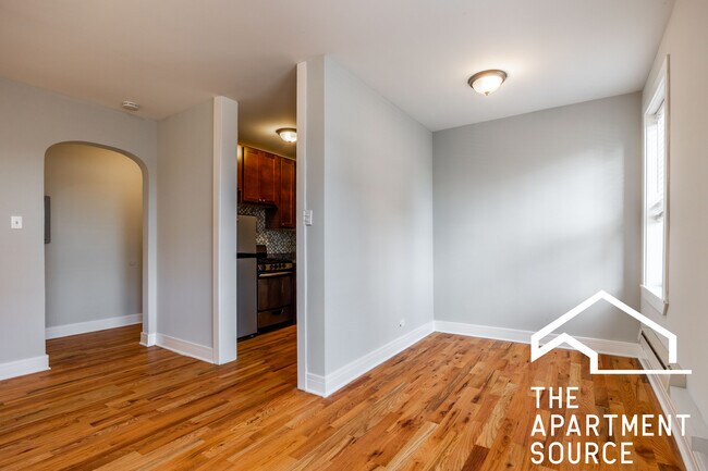 Building Photo - 4546 N Damen Ave