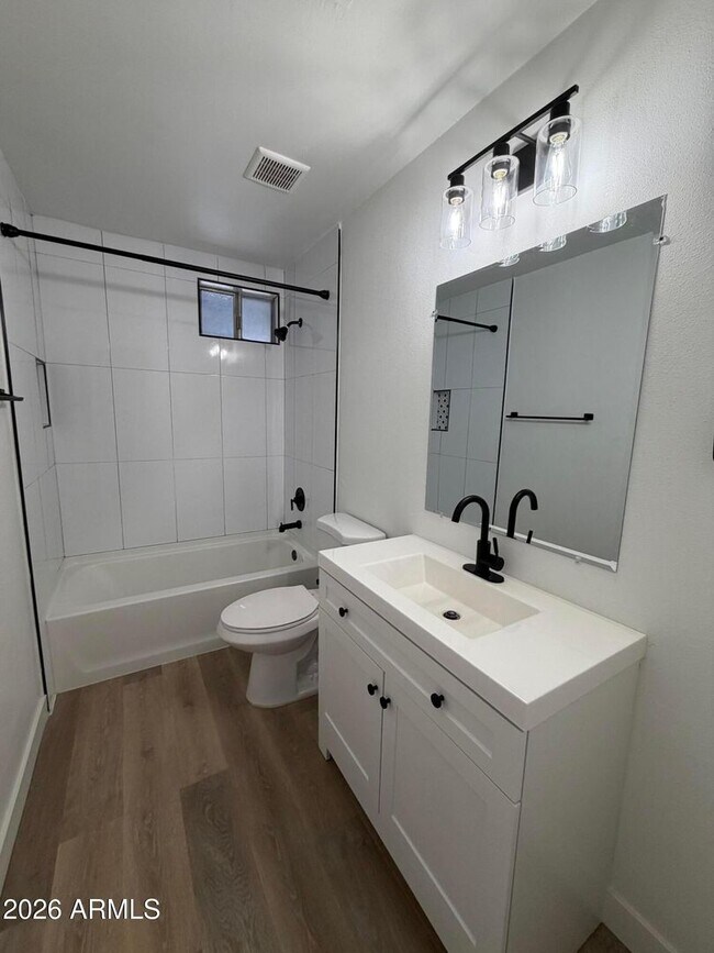 Building Photo - Remodeled 1 Bedroom 1 Bath Central Phoenix Apartment with Private Backyard