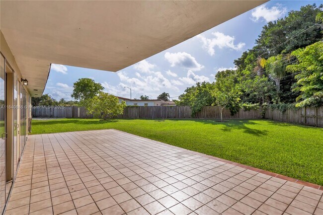 Building Photo - 8825-8885 SW 85th Ave