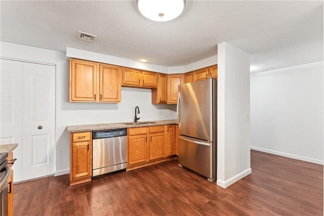 Building Photo - 30 Argyle Ave