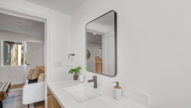 Building Photo - 1820 Bancroft St