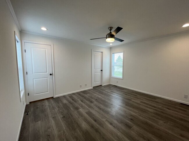 Building Photo - 9 Swan Ln