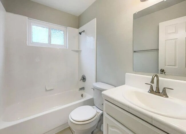 Building Photo - 5921 Hillsdale Blvd