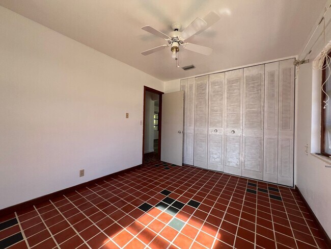 Building Photo - $1,450 ** Annual Lease (Includes Water/Electric/Lawn) * 1 Bedroom / 1 Bath * DUPLEX * Historic, D...