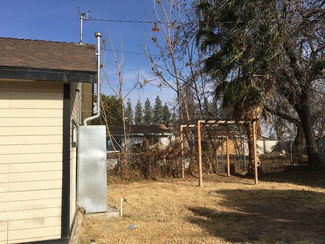 Building Photo - 132 Hopkins Ave