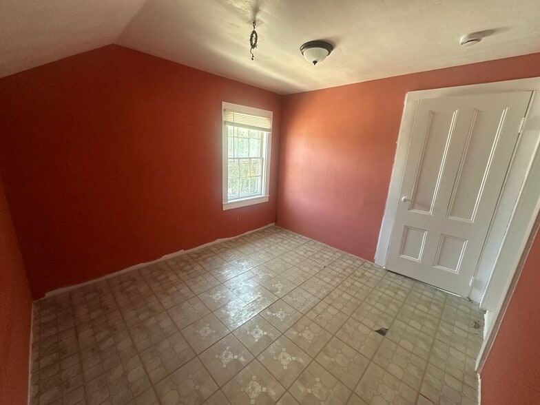 Second attic bonus room with excellent storage - 9 Buxton Ct