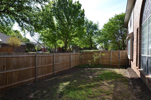 Building Photo - 3029 Golden Gate Dr