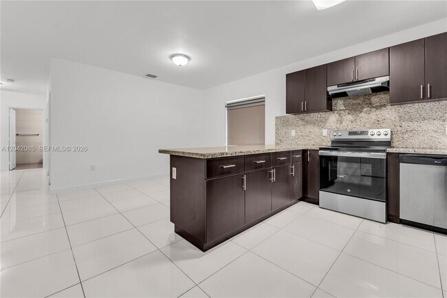 Building Photo - 1029 SW 11th Ave
