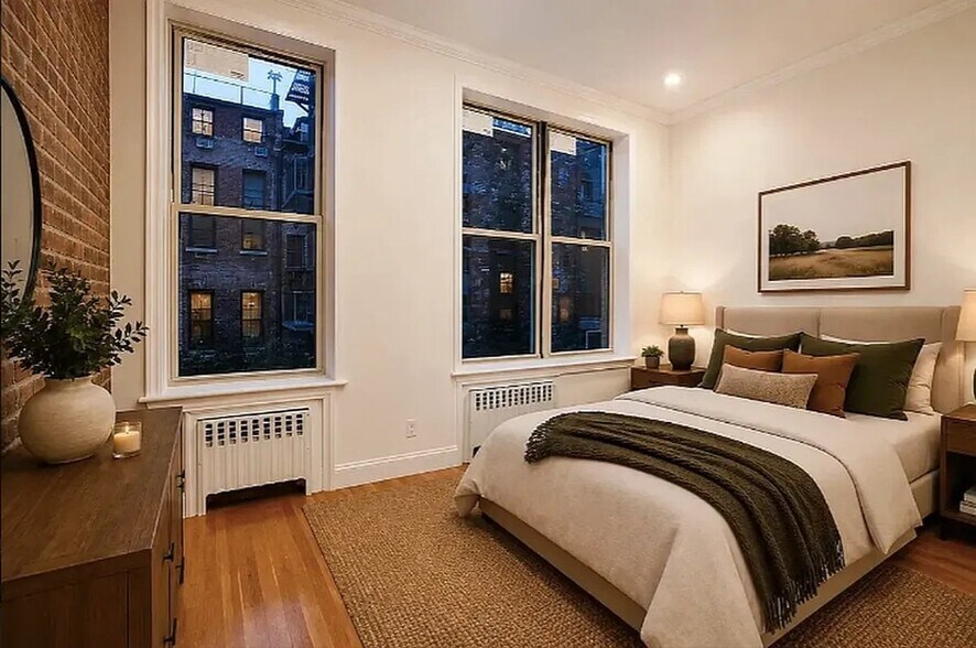 Building Photo - 356 W 21st St