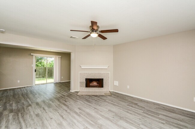 Building Photo - 8826 Pecan Pl Dr