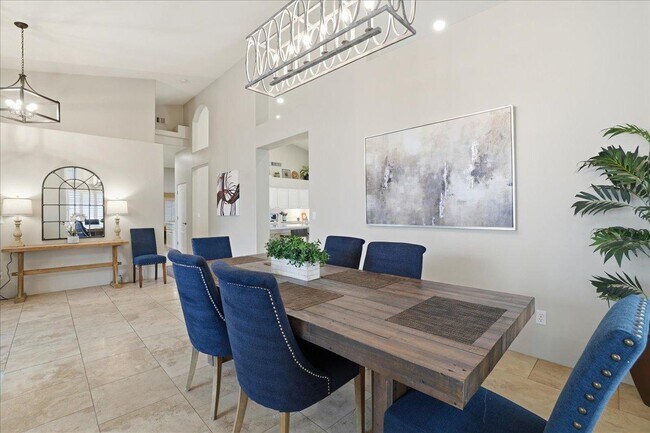 Building Photo - 1909 E Coral Tree Dr