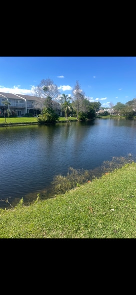 Building Photo - 4827 S Hemingway Cir