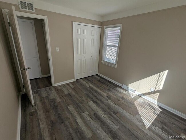 Building Photo - 22843 Heussner Ave