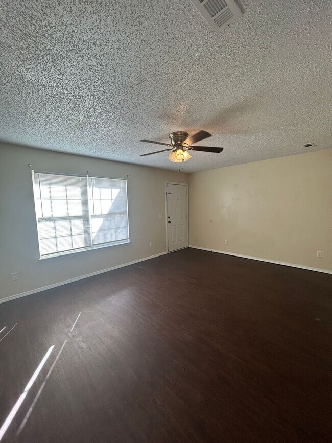 Building Photo - 3400 SW Landau Ct