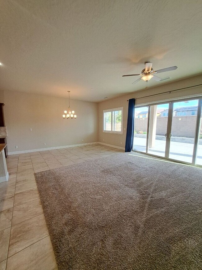 Building Photo - Beautiful 4 Bedroom Home In Clovis!