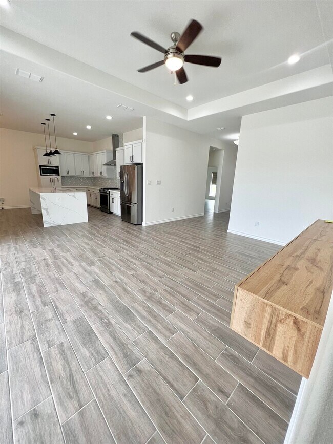 Building Photo - 409 Alex Haley Dr