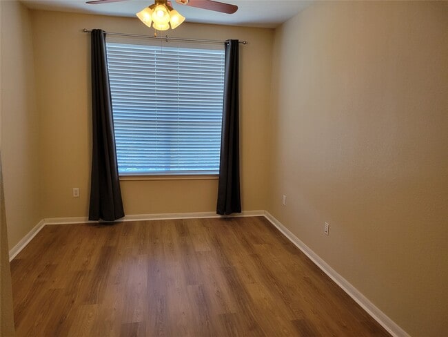 Building Photo - 7575 Kirby Dr