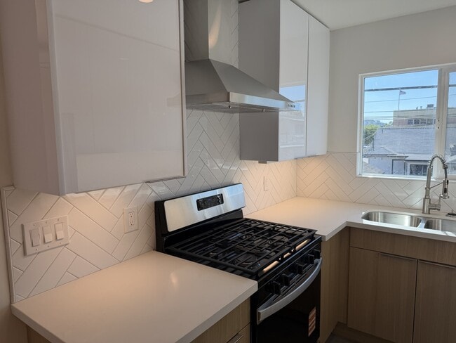 Building Photo - 4443 Clayton Ave