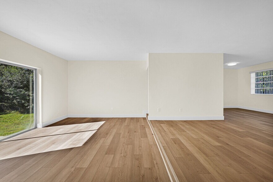 Building Photo - 135 NW 48th Ct