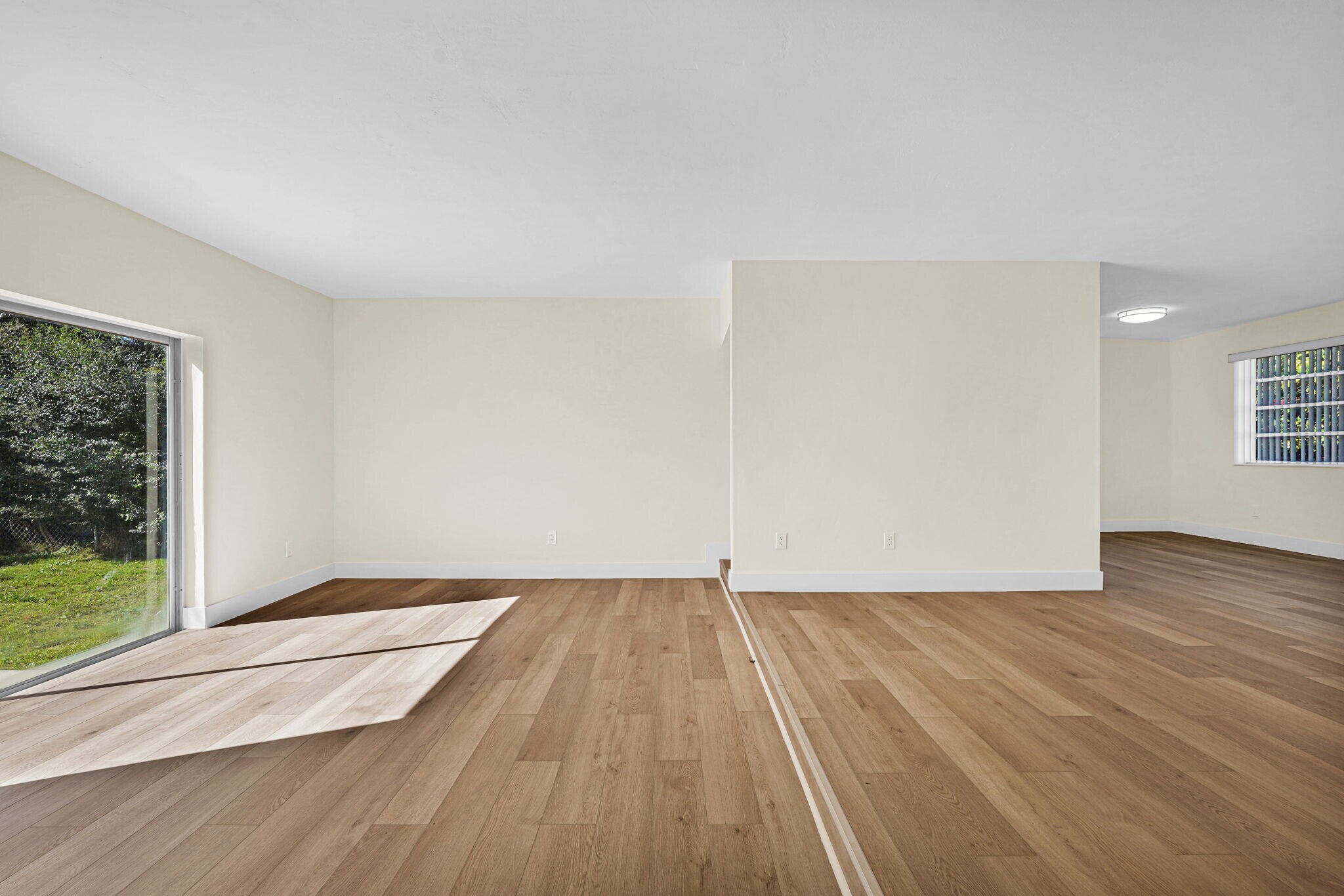 Building Photo - 135 NW 48th Ct