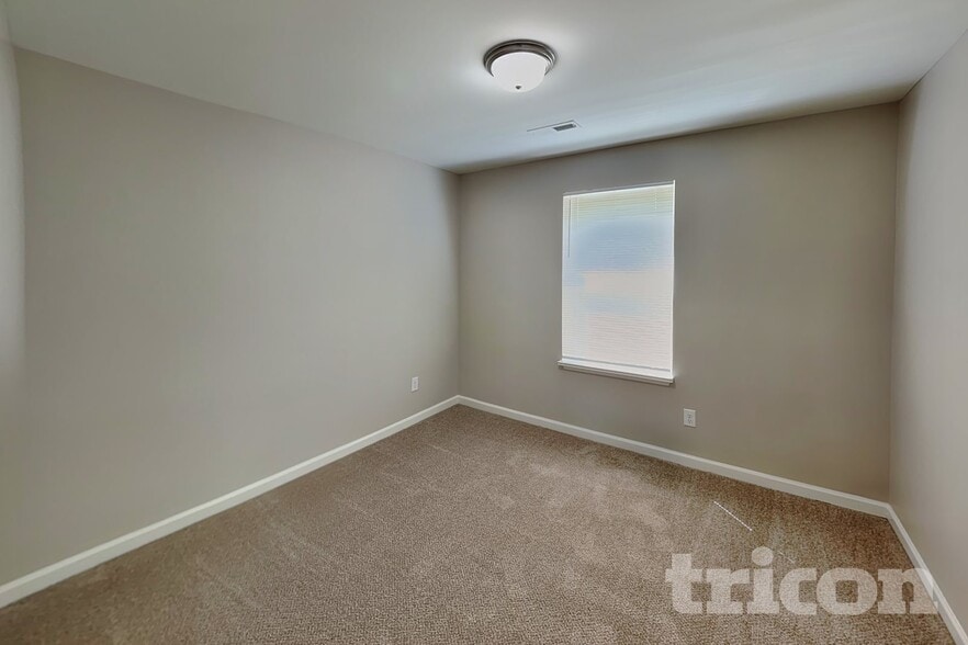 Building Photo - 9415 Bradstreet Commons Way