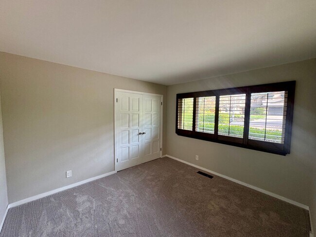 Building Photo - Spacious Single Level Home with Swimming Pool in Alamo Available Now!