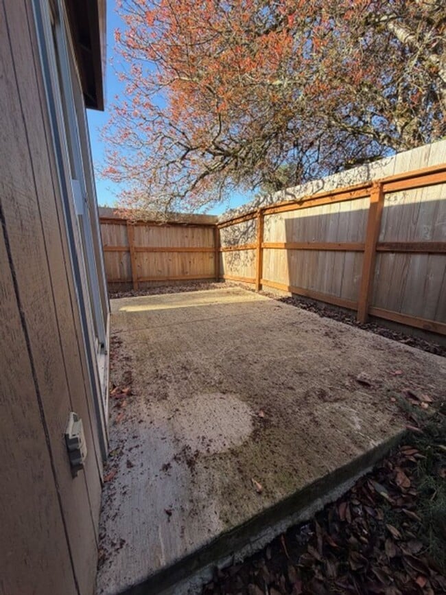 Building Photo - MIN912