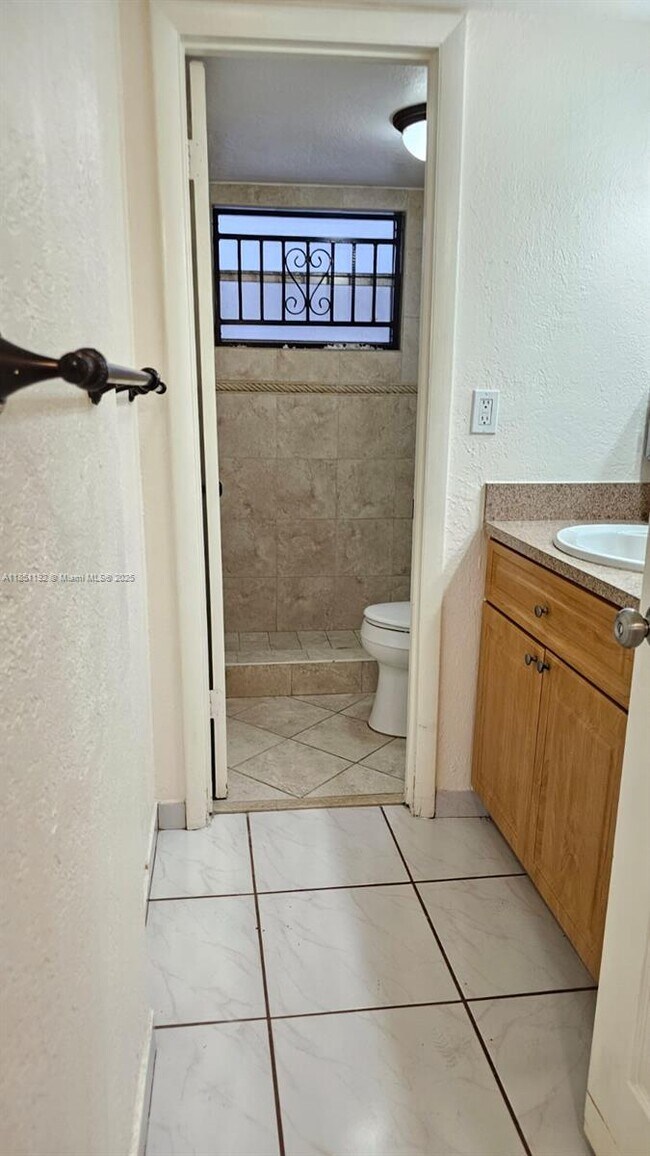 Building Photo - 13715 Kendale Lakes Cir