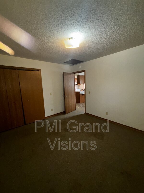 Building Photo - 1103 6th St