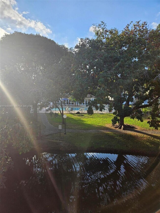 Building Photo - 5140 SW 40th Ave