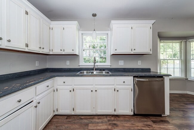 Building Photo - 4 Bedroom, 2.5 Bathroom Home in Tall Pines...