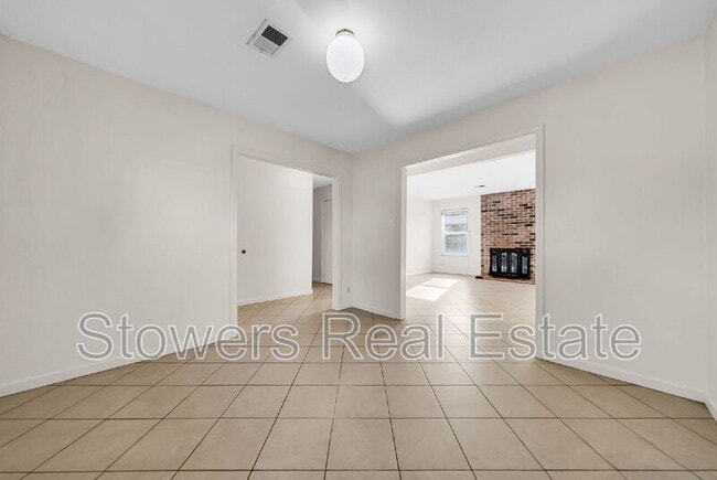 Building Photo - 925 St Louis Ct