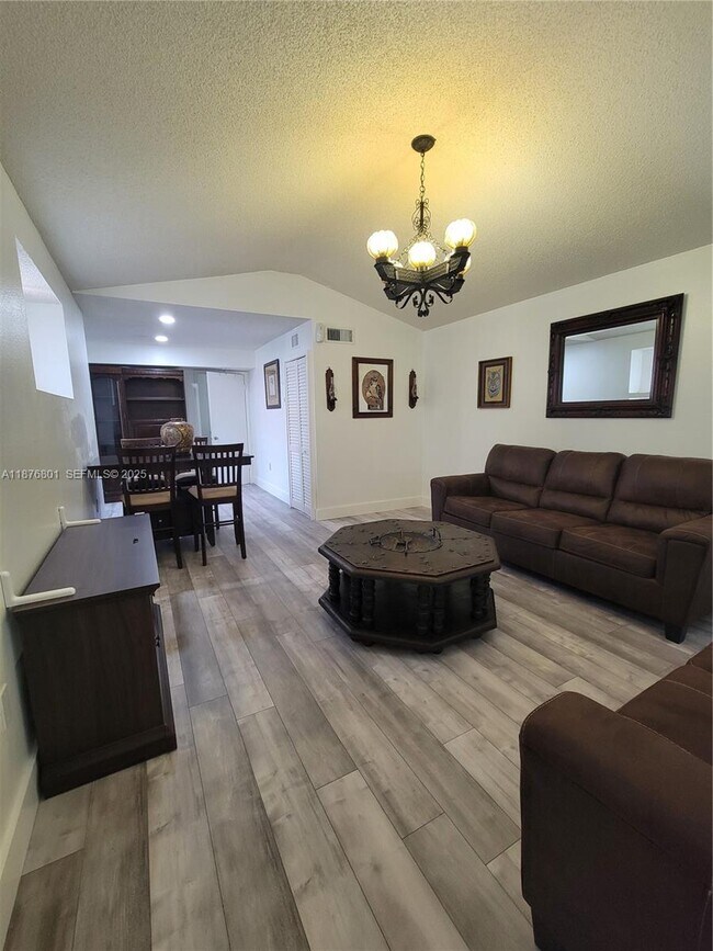 Building Photo - 10440 SW 156th Ct