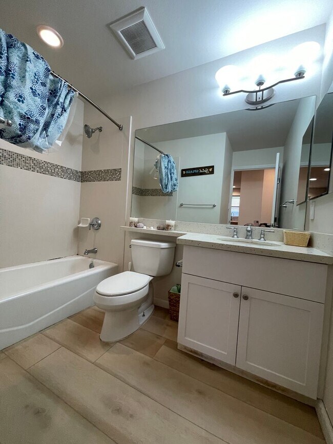Building Photo - Fully Furnished 3 Bedroom/2 Bathroom