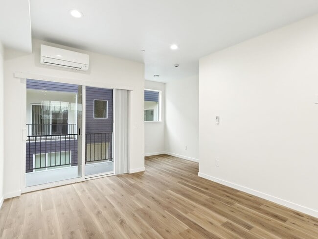 Building Photo - Vancouver Townhouses