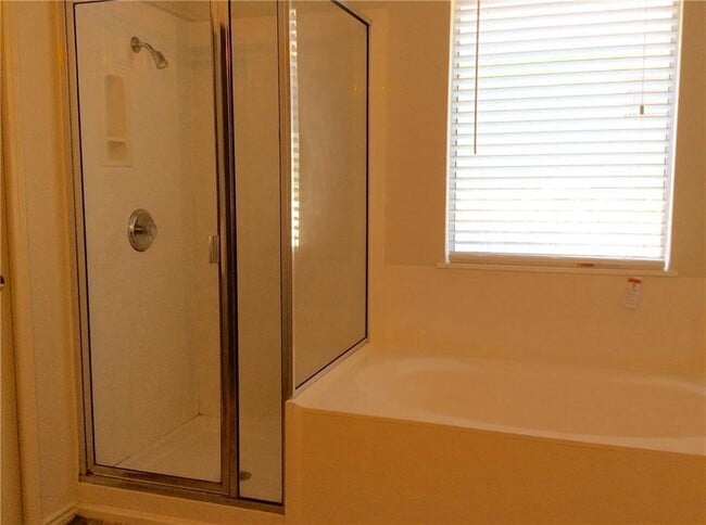 Building Photo - 2510 Jesse Owens Dr