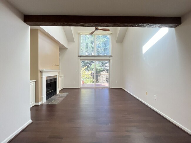 Building Photo - Incredible Forrest Park Townhome!! 2 bedroom, 2 bath, HUGE attached Garage!