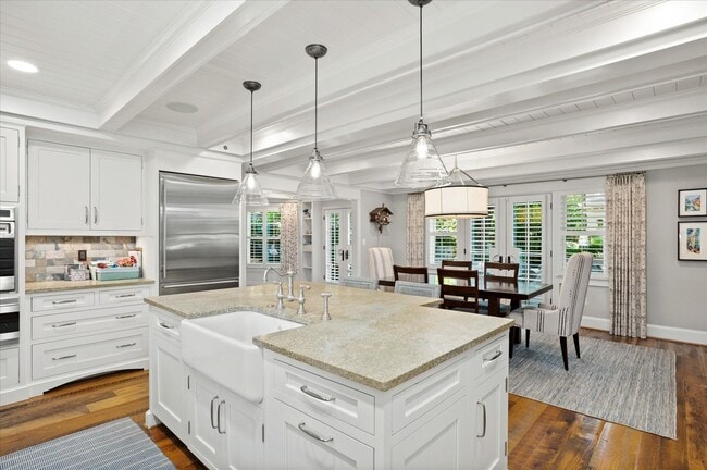 Building Photo - Exceptional Living in the Heart of Arlingt...