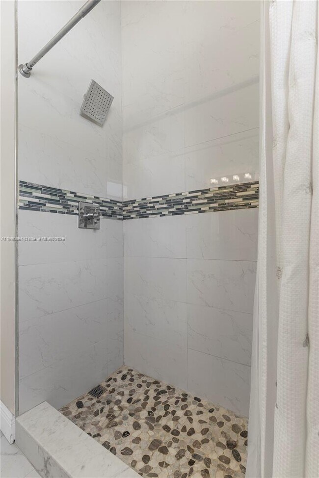 Building Photo - 20003 NE 6th Ct Cir