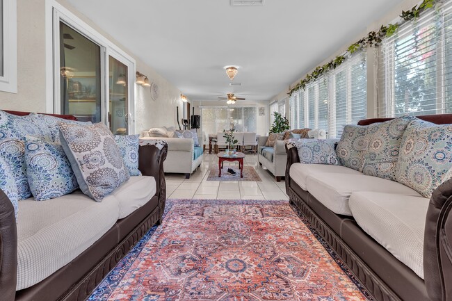 Building Photo - 11322 Oakwood Dr