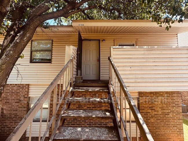 Building Photo - 4110 N Drexel Blvd