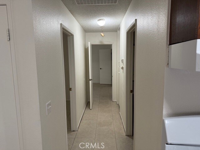 Building Photo - 453 E Lancaster Blvd