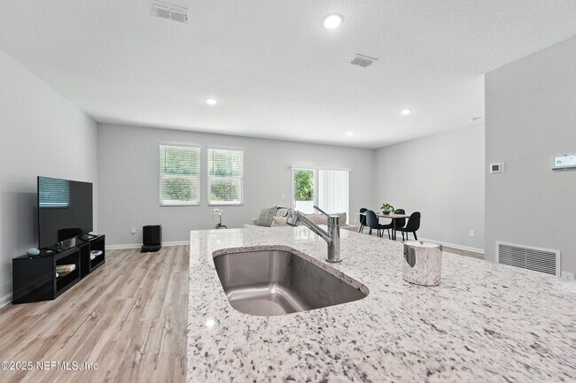 Building Photo - 14656 Macadamia Ln