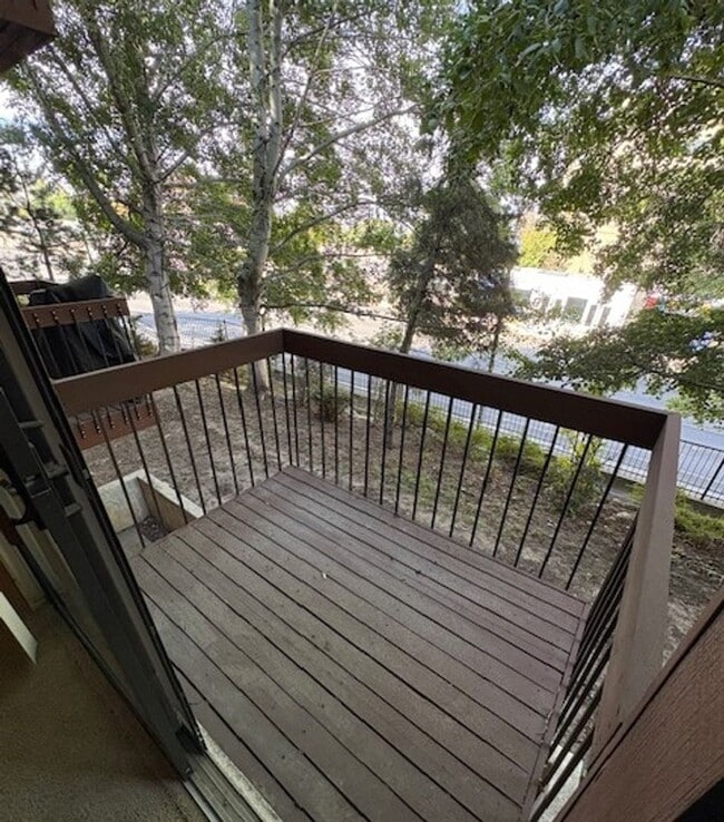 Building Photo - 1 Bedroom Condo Located near UofU!