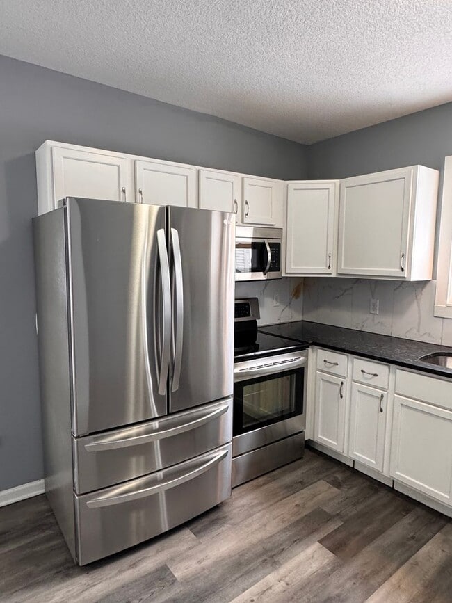 Building Photo - AVAILABLE NOW! Large 3 Bedroom, 2 Bathroom, with Extra Rooms and Two Car Garage in Anoka