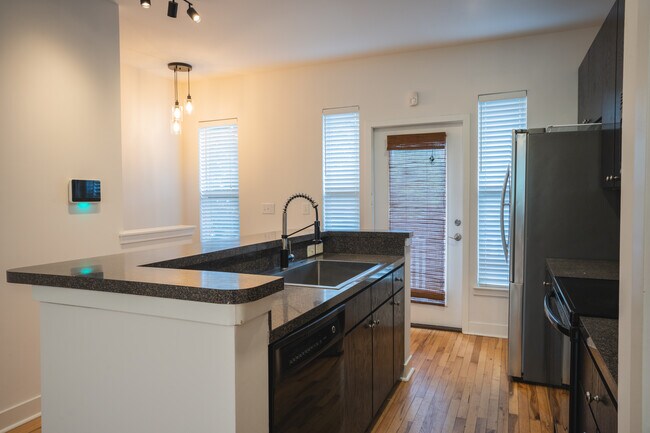 Building Photo - 1032 Skyline View Way