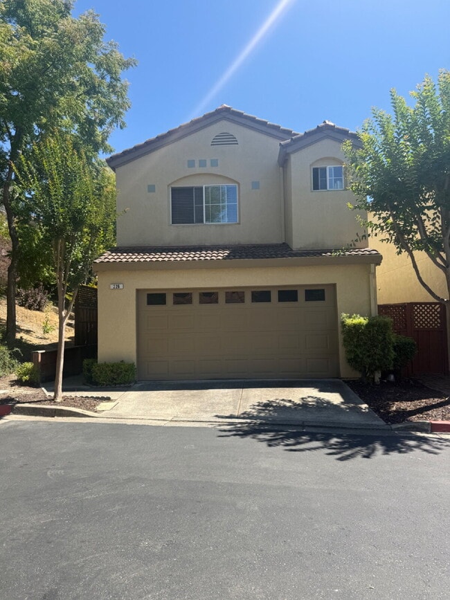 Building Photo - Charming 3 Bedroom 2.5 Bathroom Home in Pr...