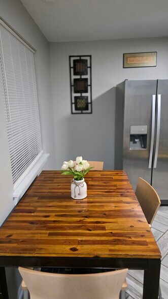 Building Photo - 1417 22nd Ave N